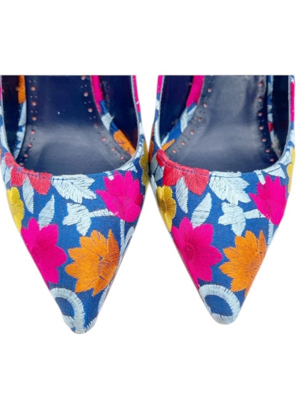 Manolo Blahnik BB 90 Blue Floral Embroidered Pointed Toe Pumps Stiletto Heels 38 - Picture 8 of 13